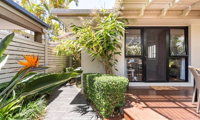 Southport Villa | Surfers Regatta Waters - Pet-Friendly Private Oasis