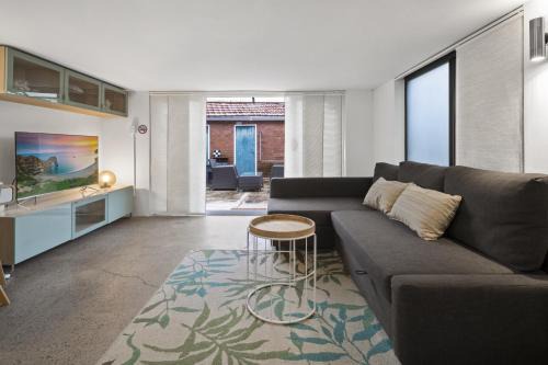 Coogee Apartment | Surfie Pad 10 min walk to Beach and Dining