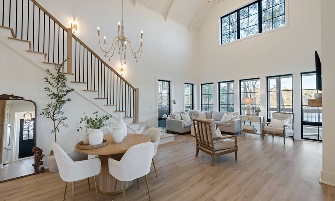 Houston House | Surfing on Smith Lake ~ family-friendly & pet friendly lakehouse with hot tub