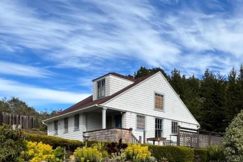 Point Arena House | Surfmen's Cottage - Historic Coast Guard property