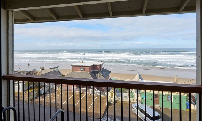 Lincoln City Hotel | Surftides Plaza Rentals