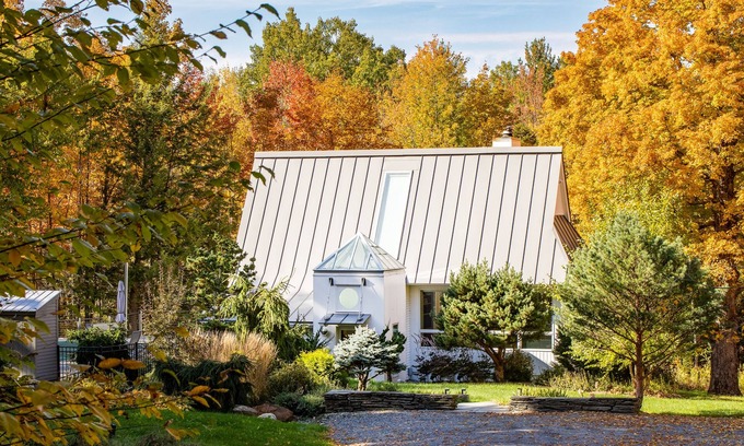 Stowe House | Surrounded by nature perfect for fall!