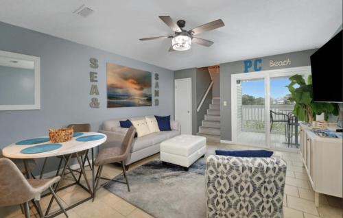El Centro Beach House | Susie Q's Beach Retreat by Sand Seeker Vacations