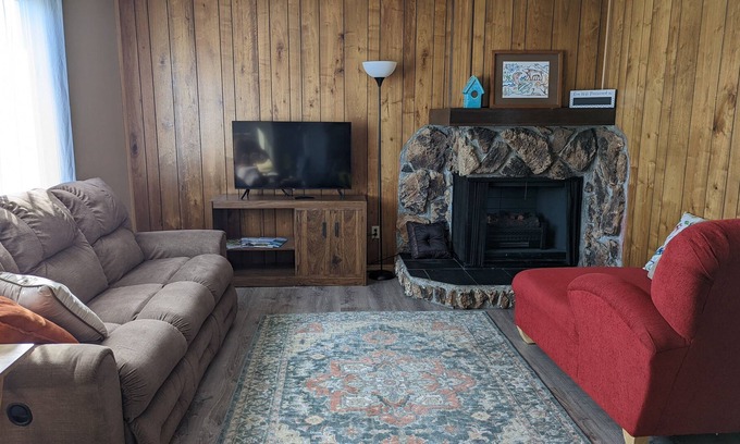 Russian Jack Park House | Sustainable Eastside Sanctuary, near U-MED & JBER