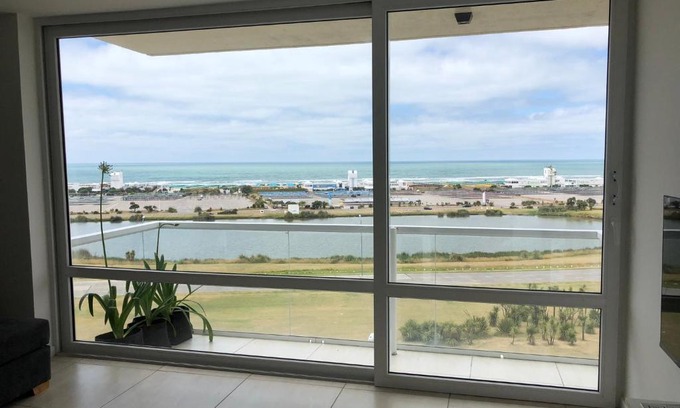 Punta Mogotes Apartment | Susurros del Mar, Amplio semi-piso frente al mar