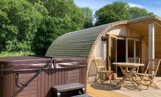 Cromarty Ski Chalet | Sutor Coops The Nest with Hot Tub