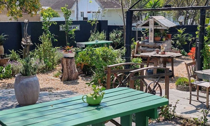 Belville Bed & Breakfast | Suzies Huis Restaurant Bed and Breakfast