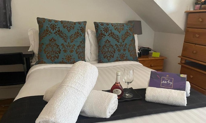 Streatham House | SW16 Norbury GuestHouse