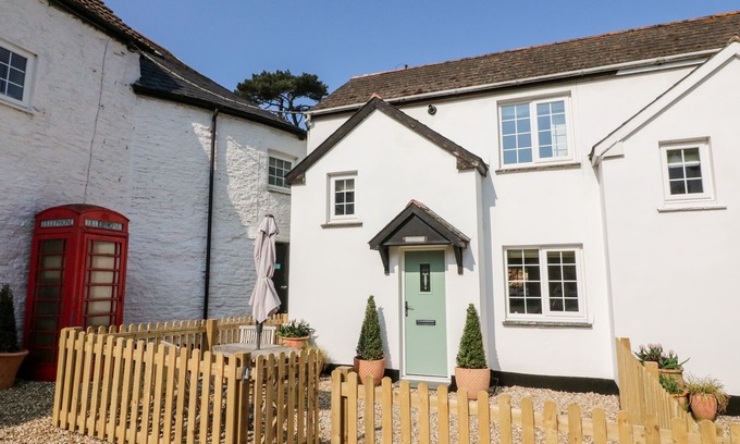 Watermouth Cottage | SWALLOW COTTAGE, pet friendly, country holiday cottage in Ilfracombe