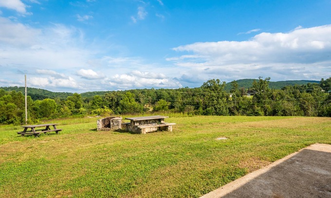 Lookout Mountain House | Swallow's Nest - a great place to come play and rest