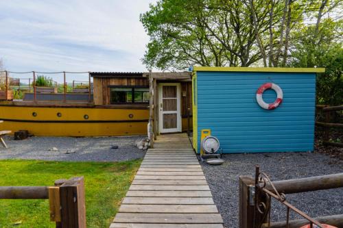 North Perrott Other | Swallowfield Glamping-Unsinkable