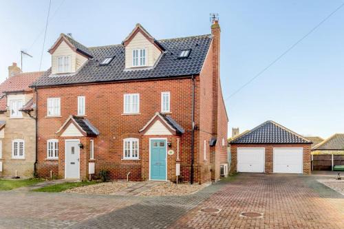 Winterton-on-Sea House | Swallowtail Cottage