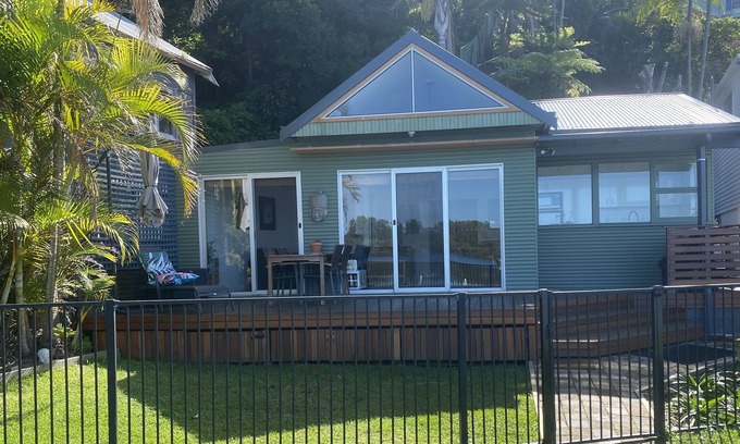 Marks Point Cottage | Swan Bay Hideaway Cottage at Marks Point
