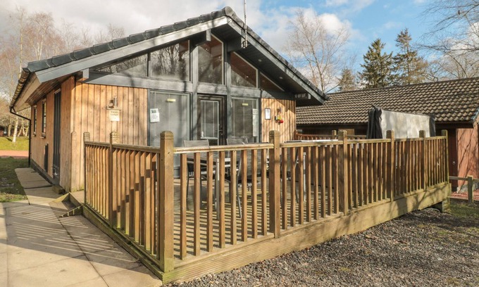 Otterburn Cabin | SWAN LODGE, pet friendly, character holiday cottage in Otterburn