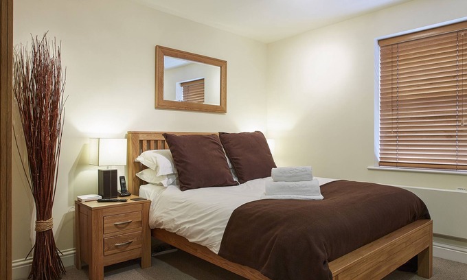 Swindon Apartment | Swan Place by Viridian Apartments