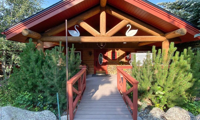 Irwin House | Swan Valley, ID Entire Adventure Lodge