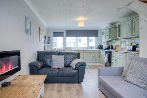 Pembroke Ski Chalet | Swanbrook - 2 Bedroom Chalet- Freshwater East
