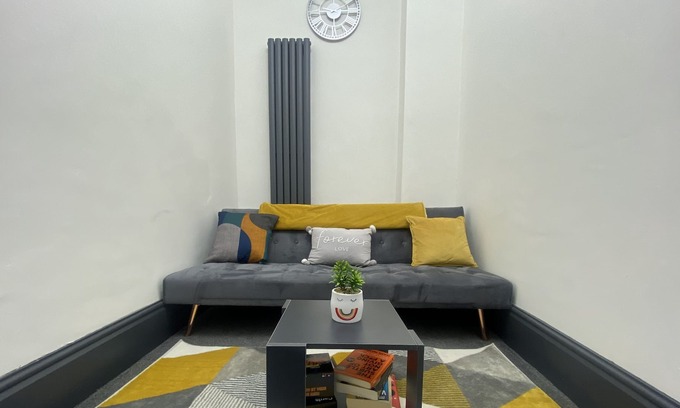 Moseley Apartment | ★Swanky 2-Bedroom Ensuite Apartment. WIFI 110MBPS★ Sleeps 4 ★