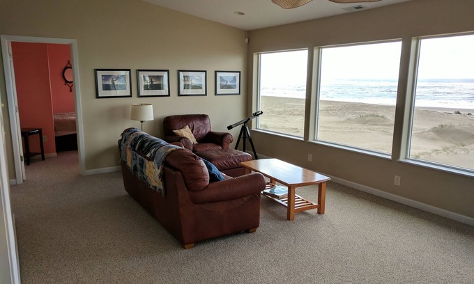 Bayshore House | Sweeping ocean views on two levels, spacious oceanfront house!