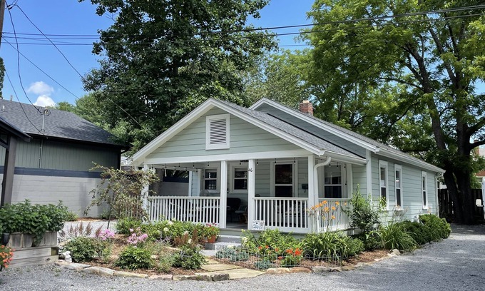 Brevard House | Sweet Caroline Downtown - Steps To Main Street!