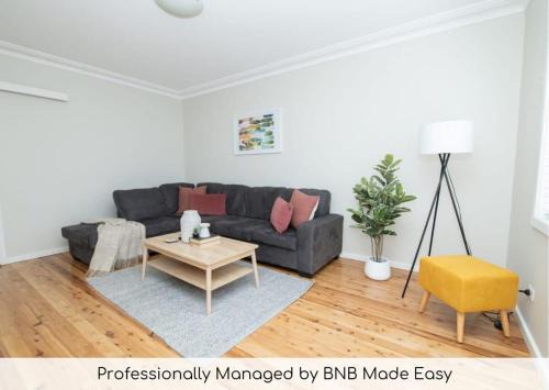 Orange House | Sweet Caroline Sunny & Spacious Sleeps 6