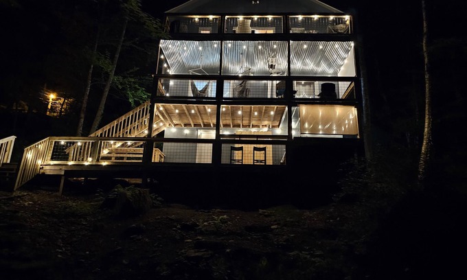 Mill Ridge Ski Chalet | Sweet chalet hot tub pool outdoor movie screen between Banner Elk and Boone
