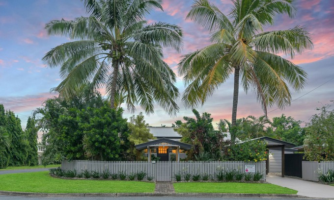 Palm Cove Cottage | Sweet Creek Cottage, Palm Cove - 200m to Beach, Heated Pool, Bikes, Pets Welcome