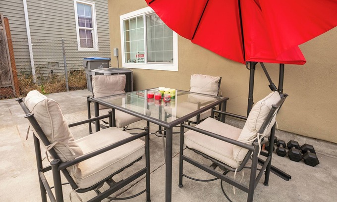 Northside House | Sweet Downtown Loft 2BA AC Patio Parking