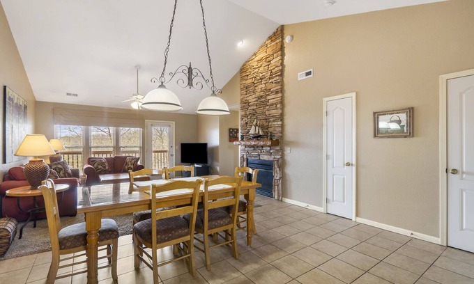 Branson West Condo | Sweet Golf Condo in a Gated Community near Silver Dollar City