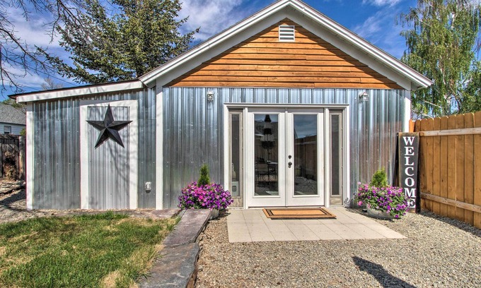 Helena Cottage | Sweet Helena Cottage, Dog Friendly & Walkable