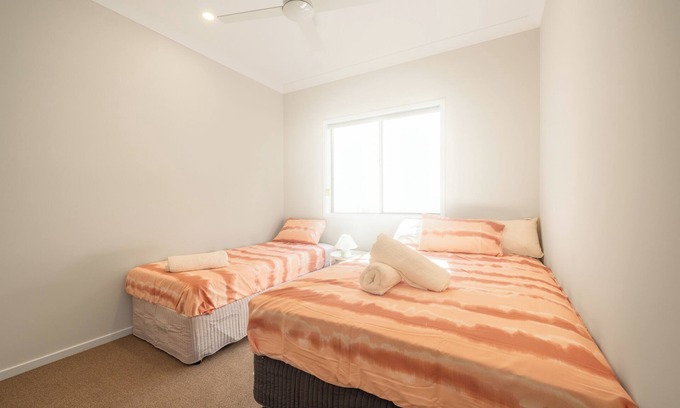 Griffin House | Sweet Home in Griffin, brand new & Spacious, 10 min to North Lake Westfield