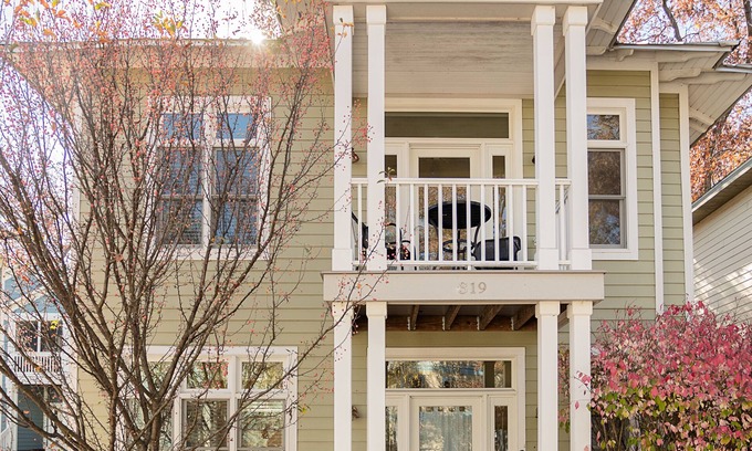 Michigan City Cottage | Sweet Inn Coach House near beautiful beach on Lake Michigan in Beachwalk