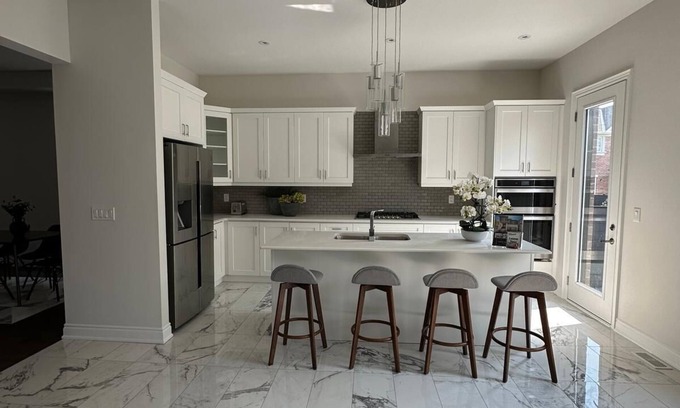 Aurora House | Sweet Luxury Retreat