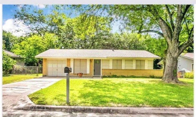 East Congress House | Sweet Melissa’s Bungalow