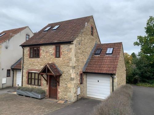 Frome House | Sweet Modern Country Cottage with Garden