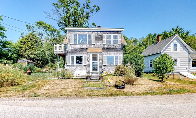 Tenants Harbor Cottage | Sweet, ocean view cottage overlooking Clark Cove with fast WiFi