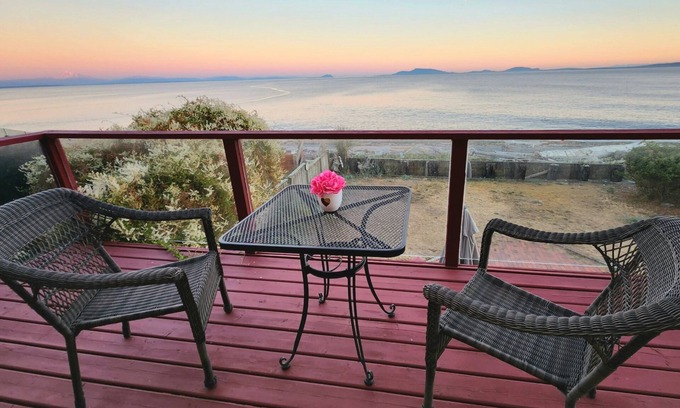 Whatcom County House | Sweet Point on South Beach