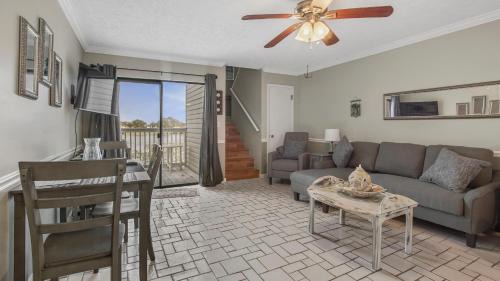 El Centro Beach House | Sweet Retreat by Sand Seeker Vacations