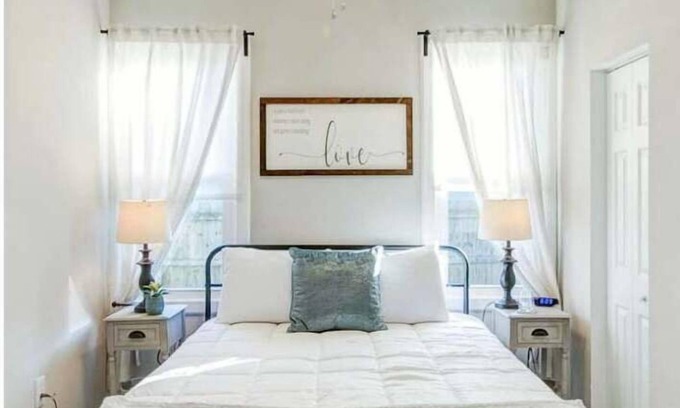 Cottage Line House | Sweet Retreat! Cozy 2 Bed & Bath By the Beach