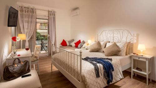 Aventine Bed & Breakfast | Sweet Rooms Piramide Bed and Breakfast