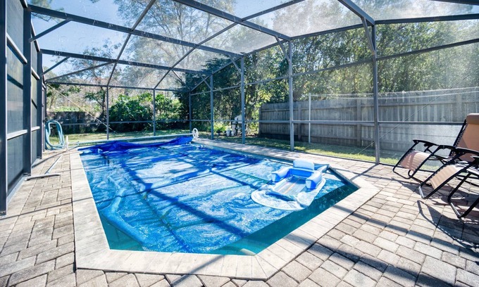 Southside House | ~Sweet Tea Solarium Sleeps 8 Pool & Privacy~