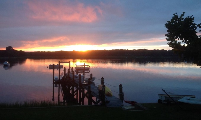 North Kingstown House | Sweet Waterfront cottage