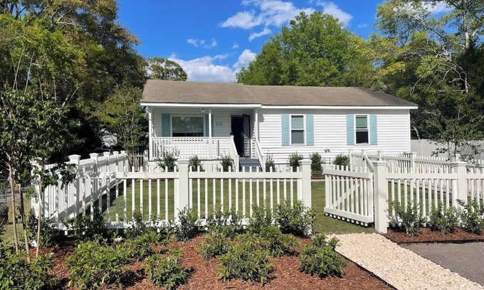 Old Village House | Sweetgrass Haven | 4BR in the Heart of Old Village