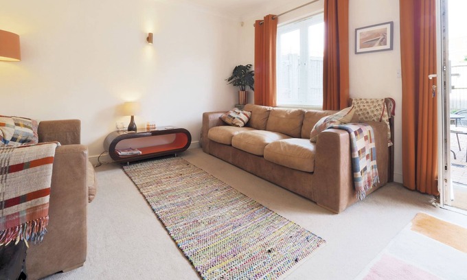 Cliftonville House | Sweyn House - Spacious family home by the seaside