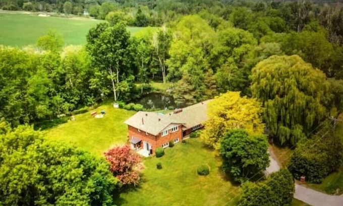 Nottawa House | Swim & Ski Country Getaway