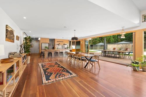 Torquay House | Swim spa and play tennis at Relaxing family retreat