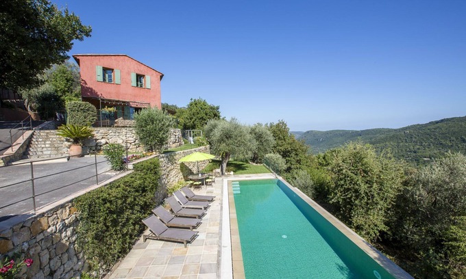 Le Bar-sur-Loup Villa | Swimmers paradise with 16m infinity pool- Amazing view- Beautiful family house
