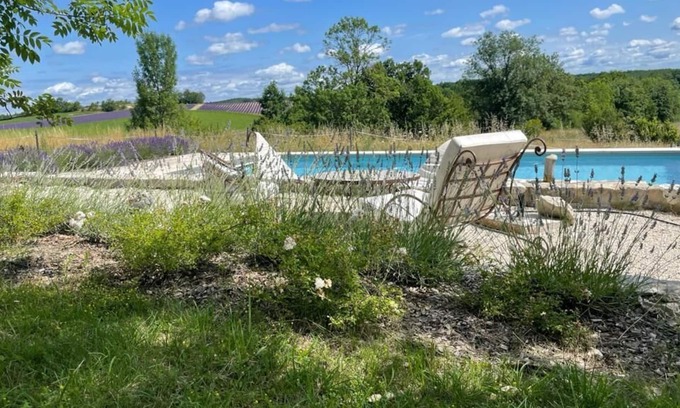 Montaigu-de-Quercy House | Swimming pool in the middle of lavender at Clau de Ratelle