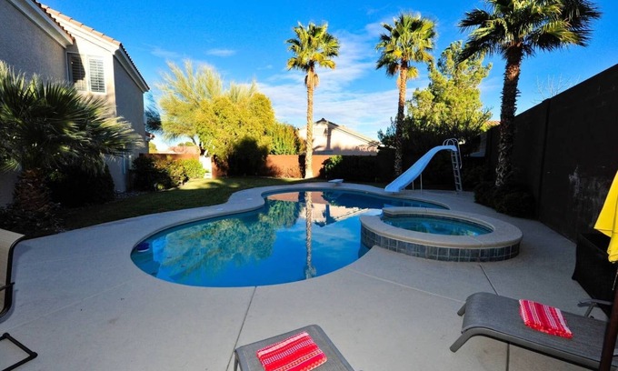 Las Vegas House | Swimming pool, hot tub, basketball court, putting green, family friendly