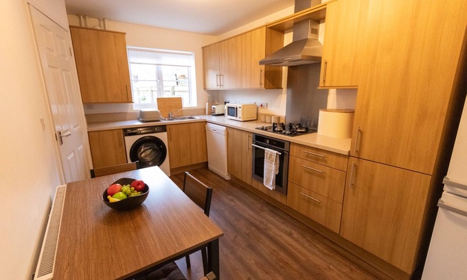 Swindon House | Swindon Cozy 2BR Retreat